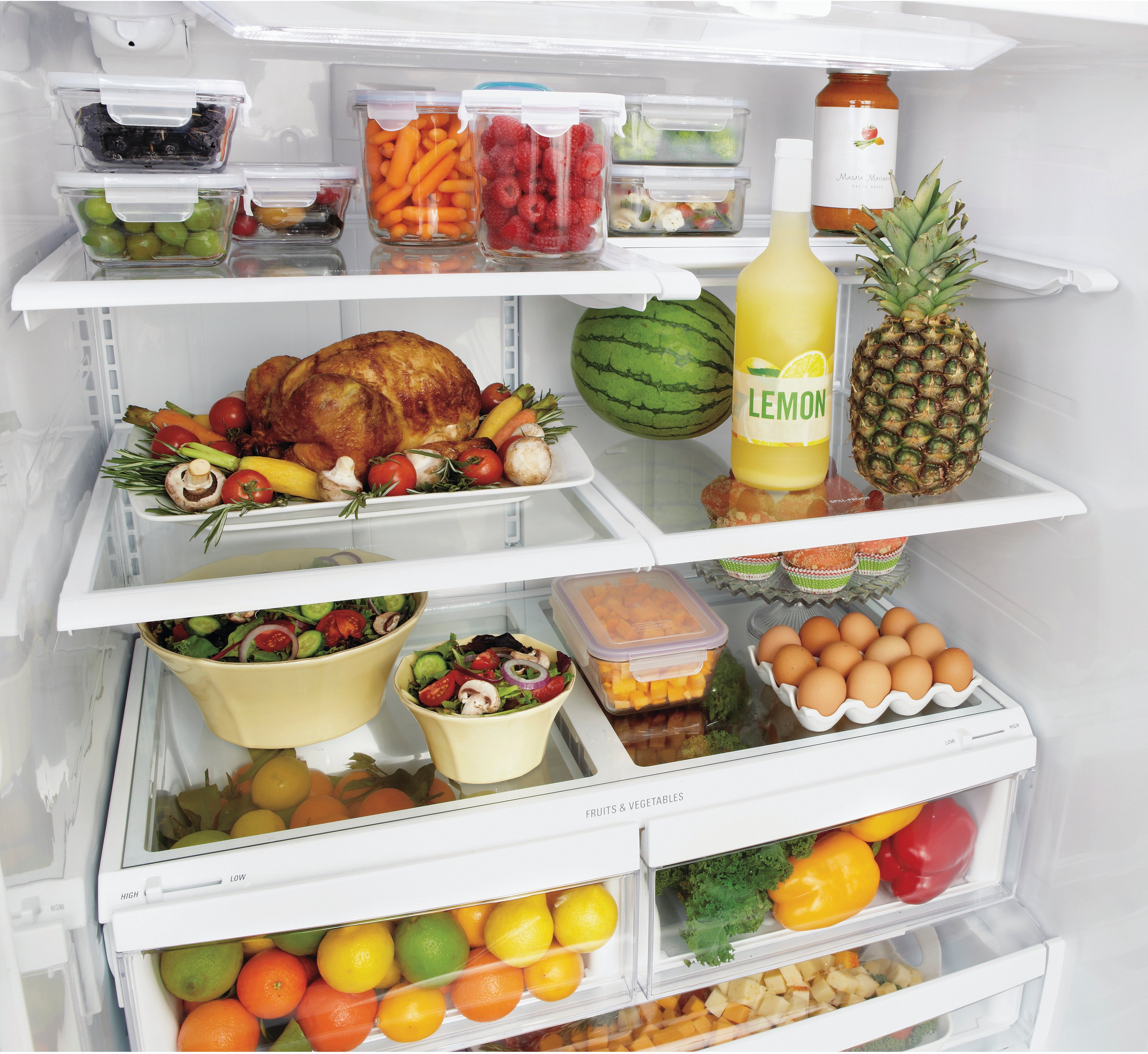 Полный холодильник продуктов